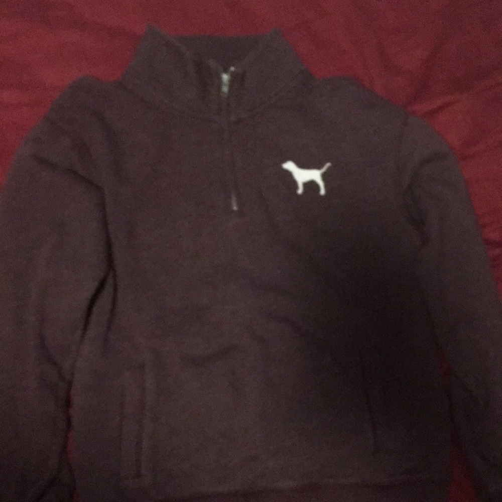 maroon sweatshirt